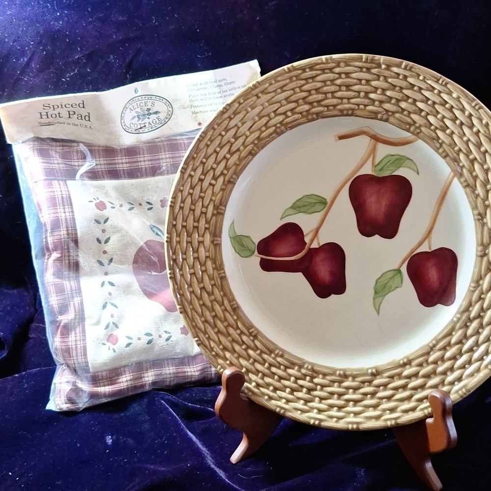 APPLE PLATE and Spice hot pad